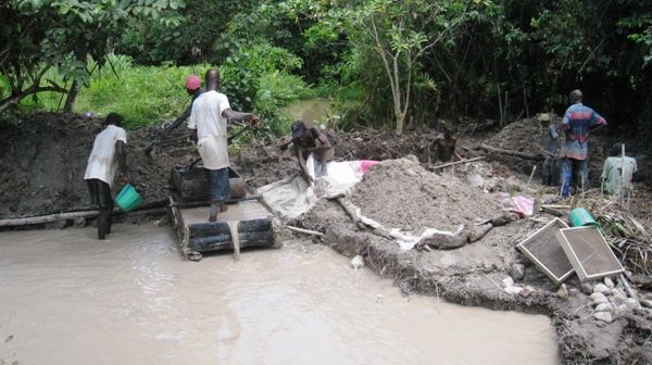 Diggers in Liberia
